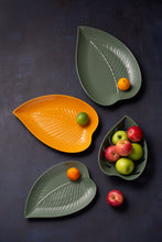 Load image into Gallery viewer, Mason Cash In the Forest Leaf Platter - Large
