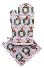 Load image into Gallery viewer, AllGifts Christmas Wreath Oven Glove &amp; Pot Holder
